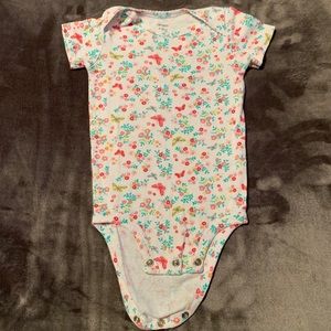 🧶Carter’s Floral and Butterfly Onsie 12 Months